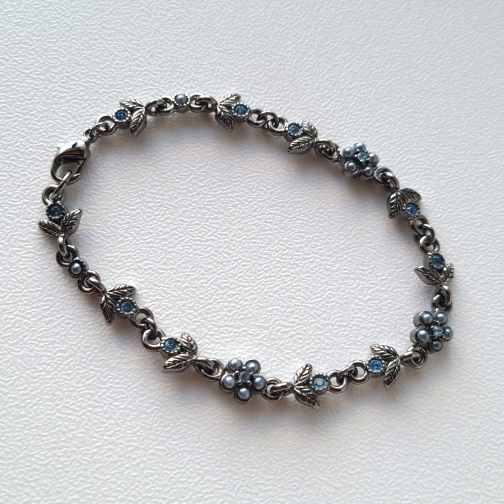 Flower Bracelet Blue and Gunmetal